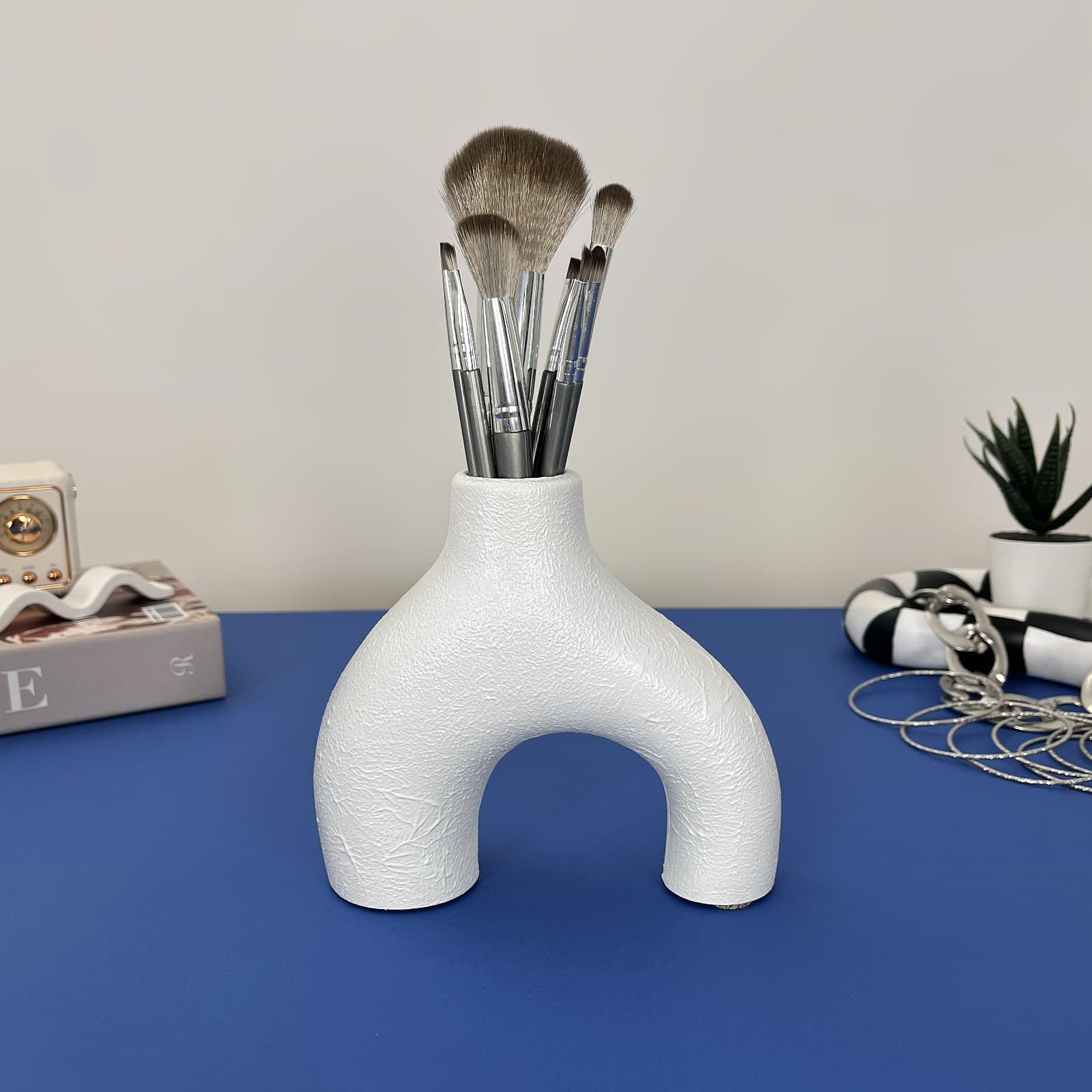 Ваза Арка Фактурна Біла | Гіпсовий Виріб від майстерні "Щаслива Качка" - Слайд 4