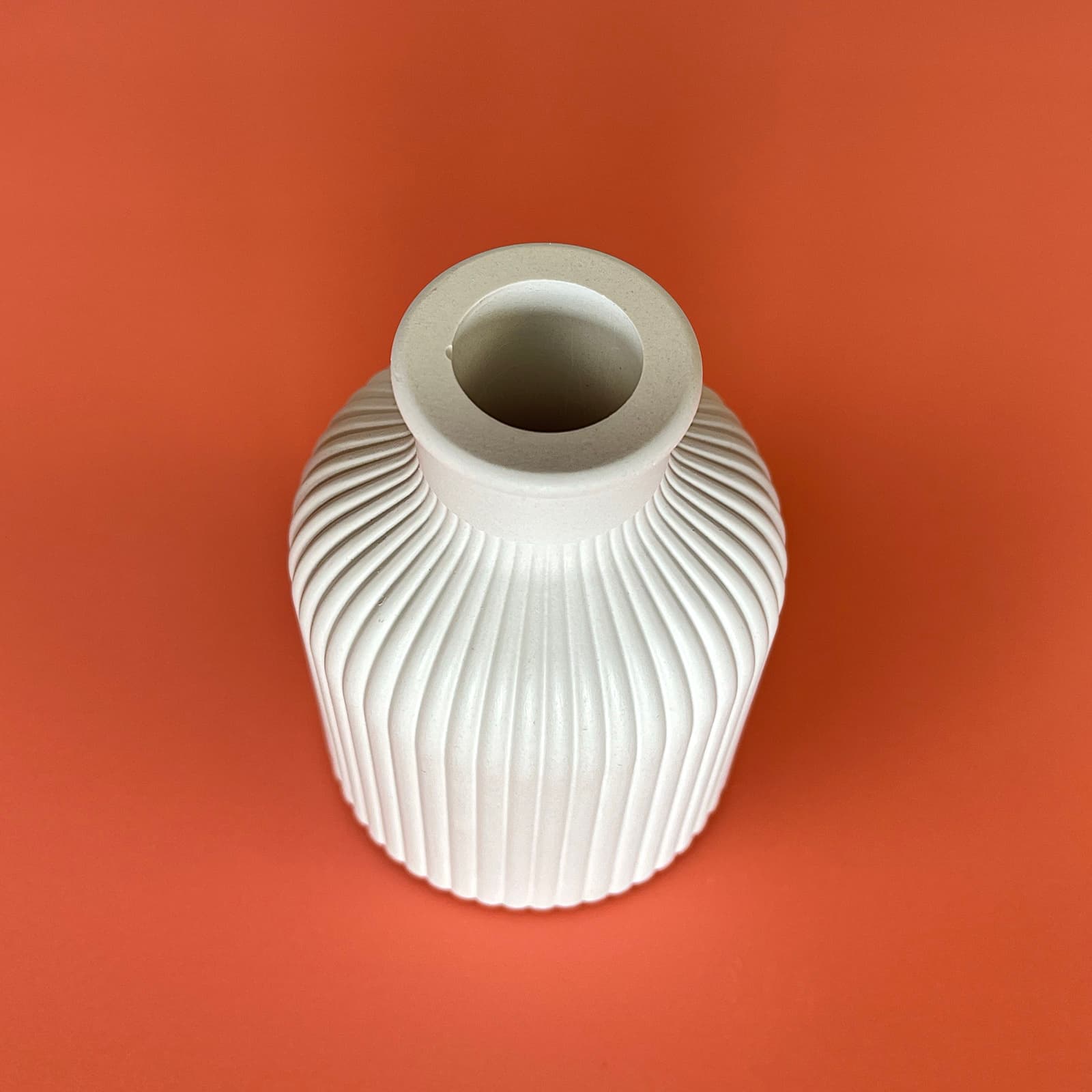 Ваза Ребриста Біла | Гіпсовий Виріб від майстерні "Щаслива Качка" - Слайд 5