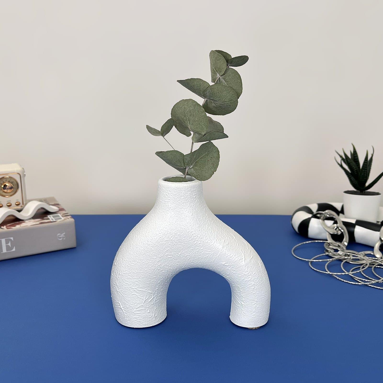 Ваза Арка Фактурна Біла | Гіпсовий Виріб від майстерні "Щаслива Качка" - Слайд 5