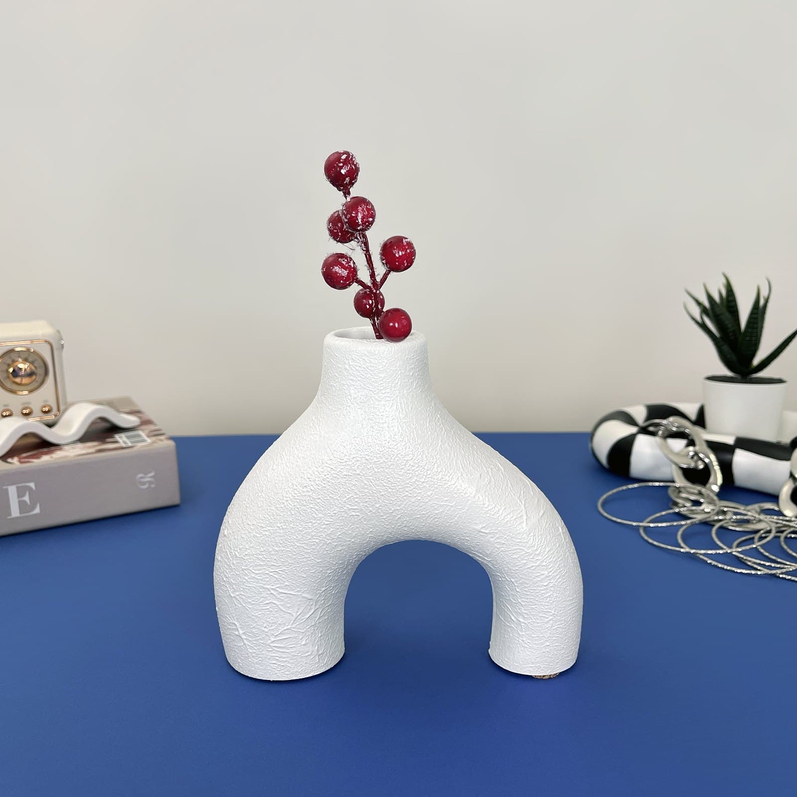 Ваза Арка Фактурна Біла | Гіпсовий Виріб від майстерні "Щаслива Качка" - Слайд 6