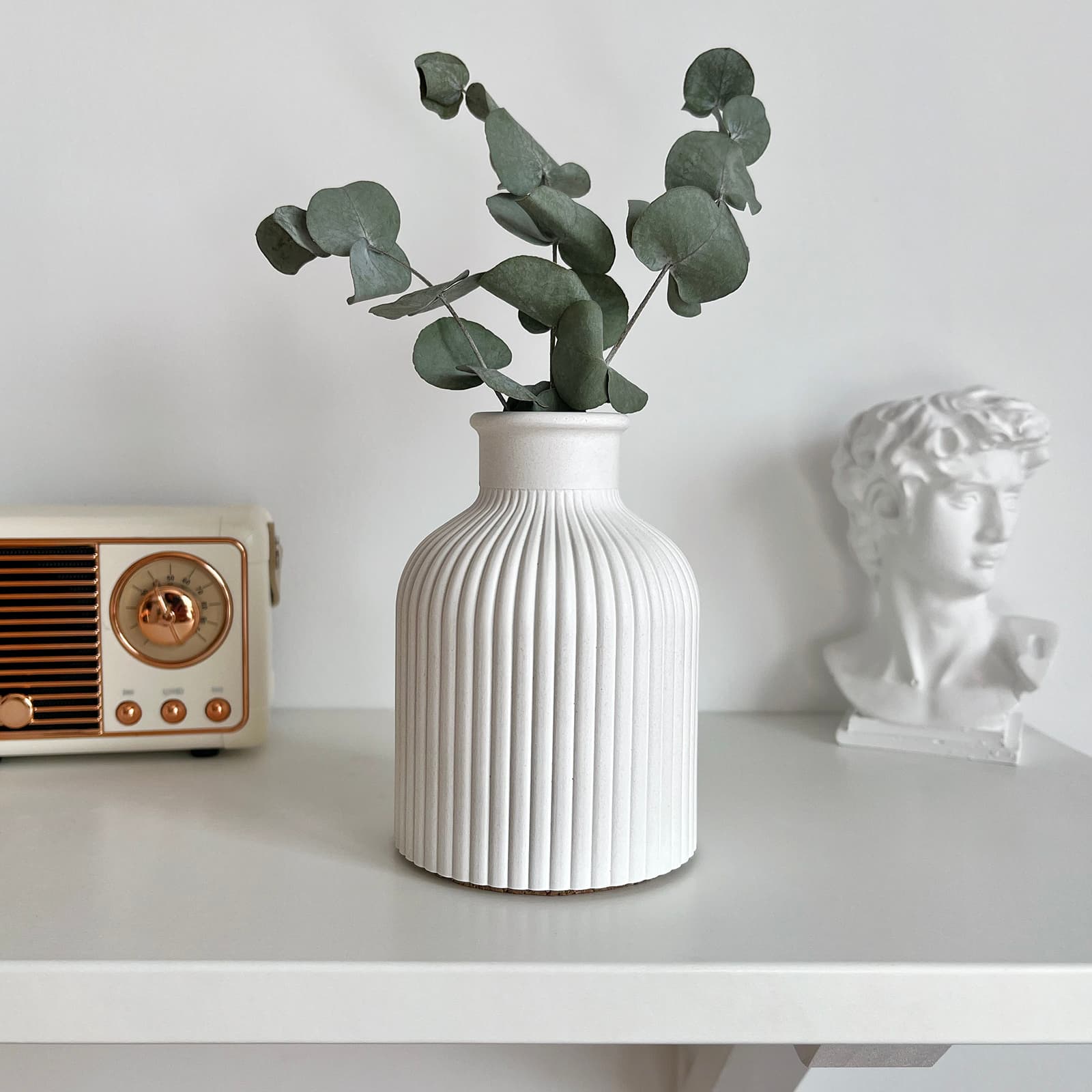 Ваза Ребриста Біла | Гіпсовий Виріб від майстерні "Щаслива Качка" - Слайд 2