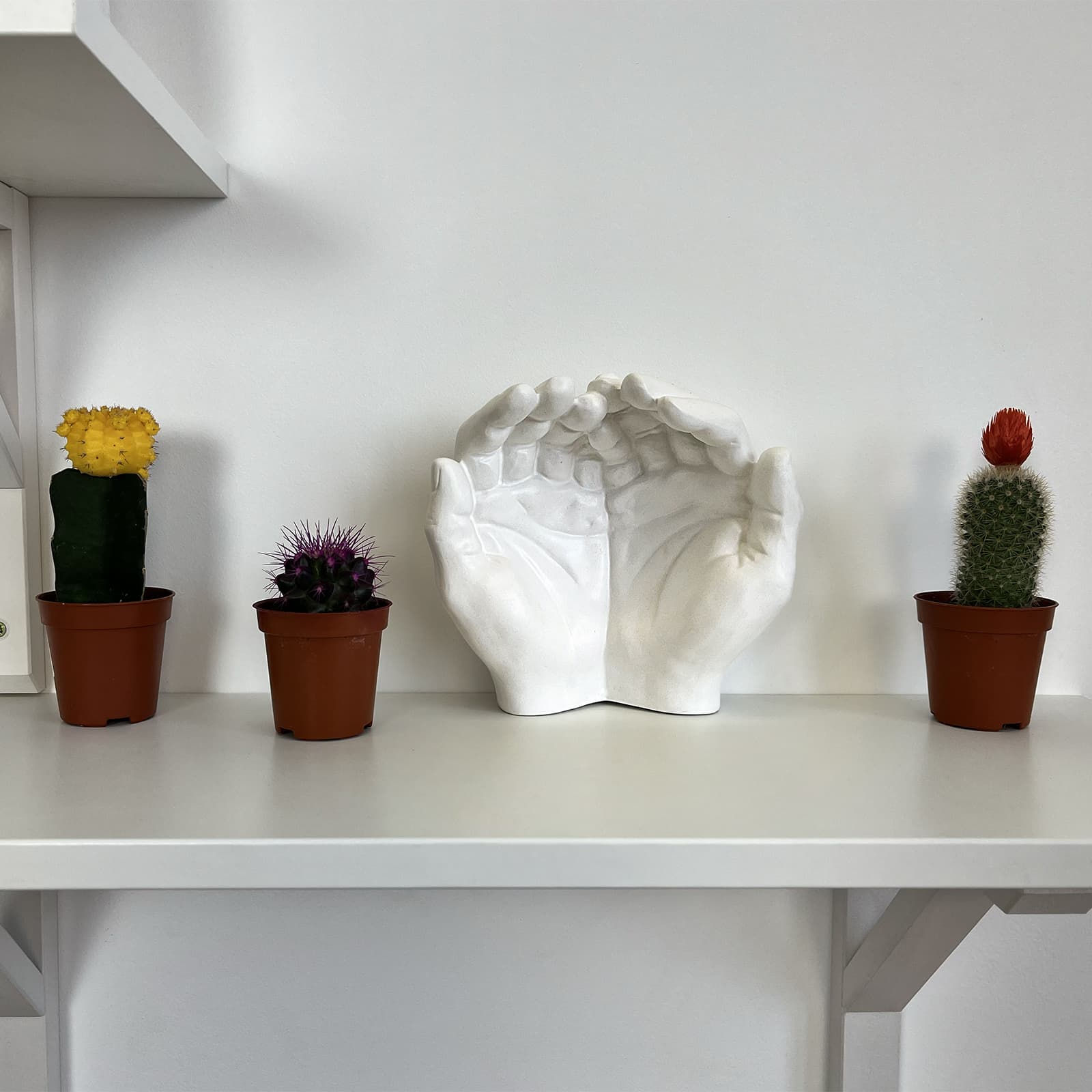 Кашпо Долоні Біле | Гіпсовий Виріб від майстерні "Щаслива Качка" - Слайд 2