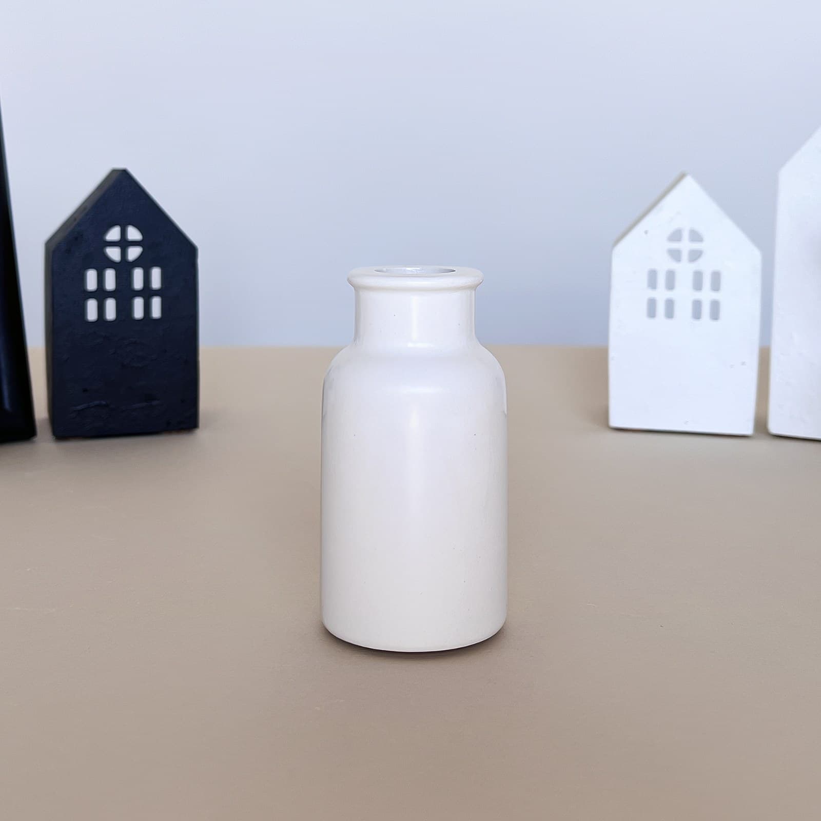 Ваза Флакена Мала Біла | Гіпсовий Виріб від майстерні "Щаслива Качка" - Слайд 2